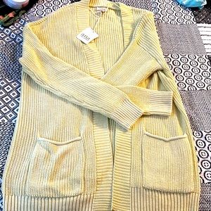 Yellow cardigan with pockets